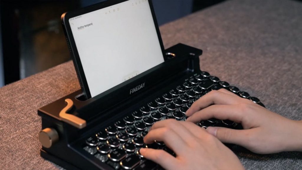 El teclado de aluminio fue diseñado para recrear las icónicas máquinas de escribir del siglo XX. 