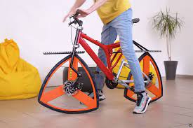 La bici con ruedas triangulares. 