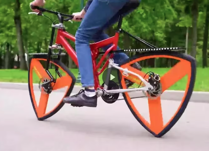 La bicicleta con ruedas triangulares de Sergii Gordieiev. 