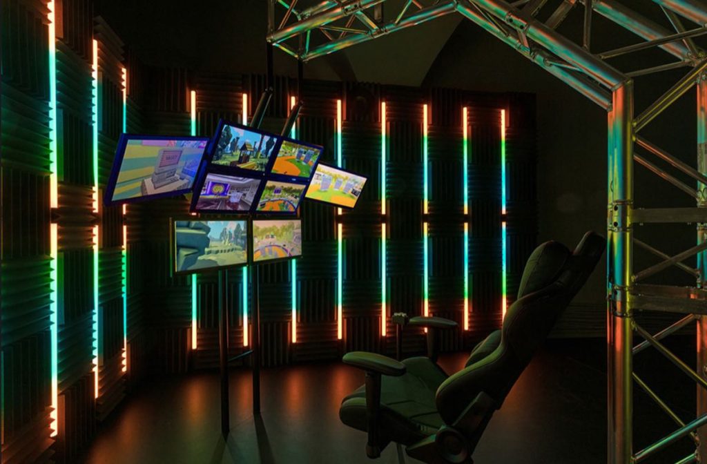 Una silla gamer, protagonista de la sala Metaverso en "Gucci Visions". 