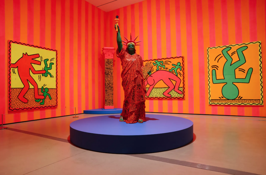 “Estatua de la libertad” (1982) en la exposición de Keith Haring en The Broad de Los Angeles. 