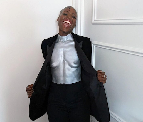 Así es el fascinante top plateado que usó Lupita Nyong'o en los Premios Tony 2023