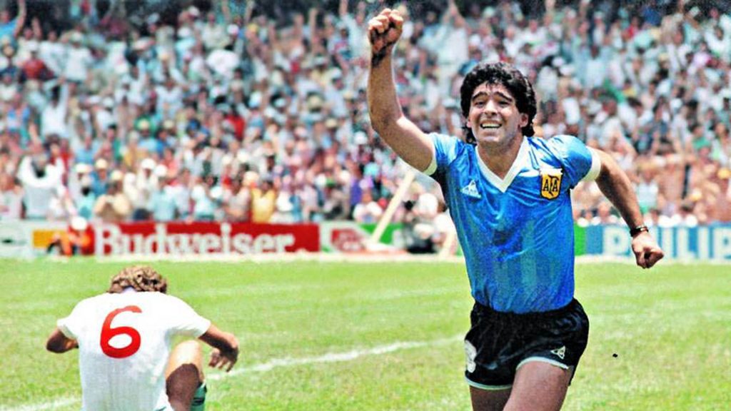 Diego Maradona celebra su consagración eterna en el Mundial México 1986. 