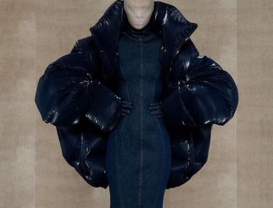 Lo nuevo de Vetements: el dramatismo se viste de moda "anti inteligencia artificial"
