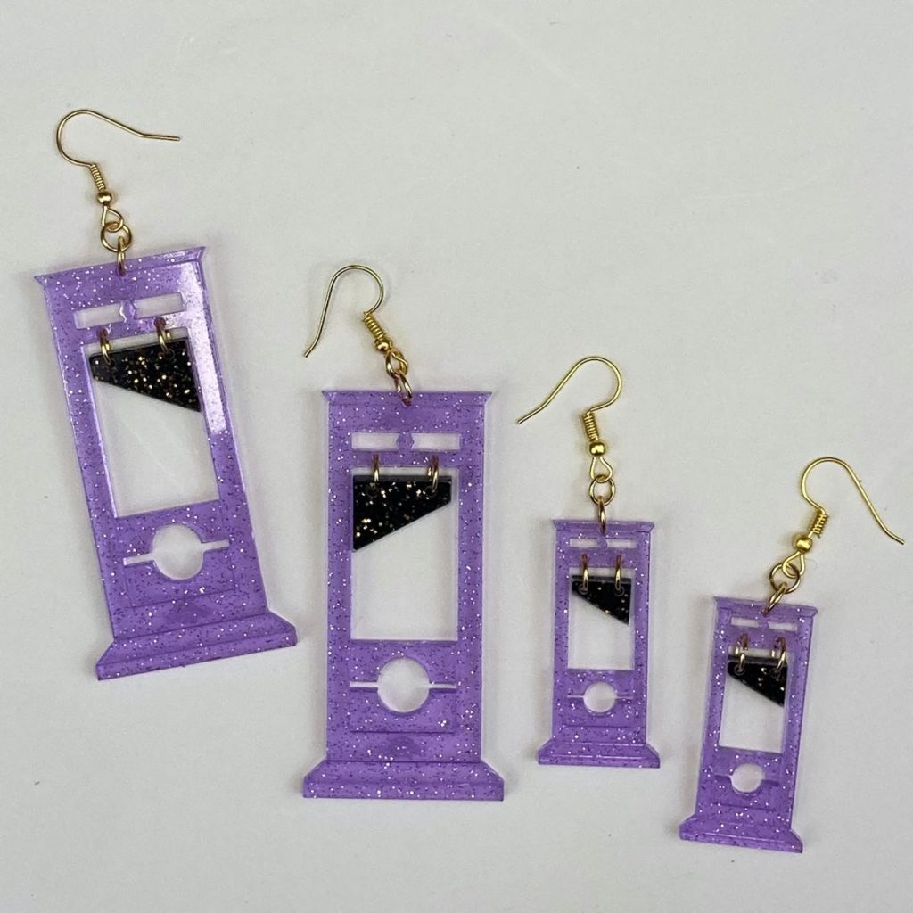 Los “Guillotine Earrings” (aros guillotina) son un éxito en tiendas online.  