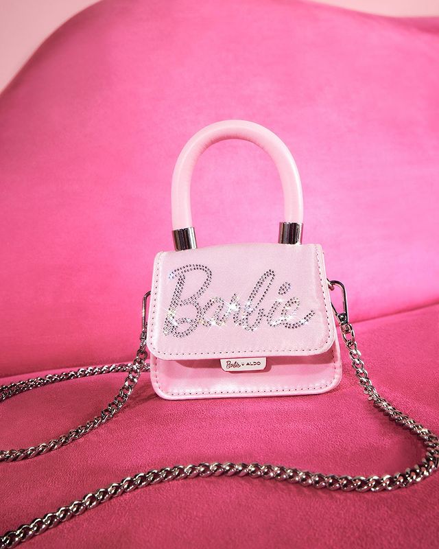 La edición limitada de Barbie x Aldo expresa la tendencia Barbiecore en estado puro. 