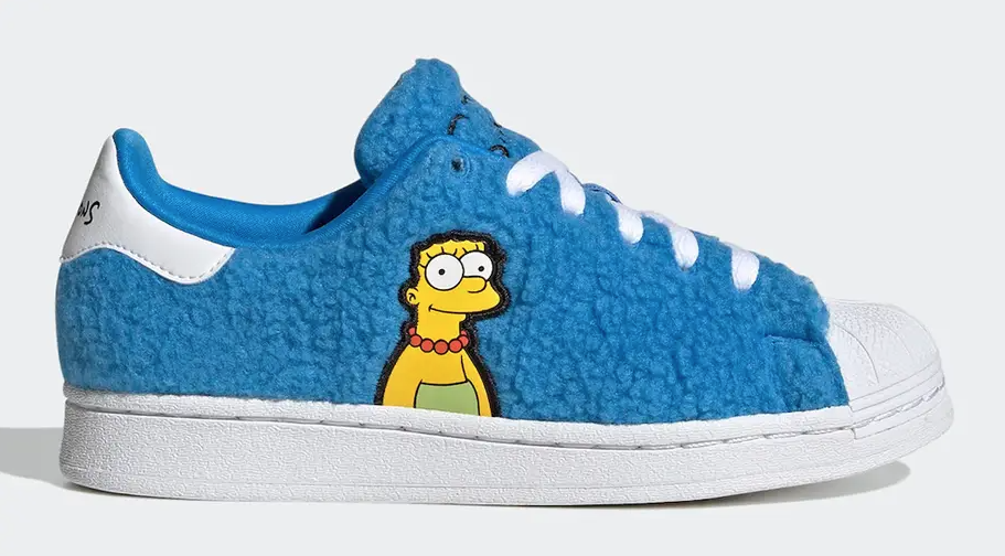 The Simpsons x adidas Superstar “Marge Simpson”, con el color azul del pelo de Marge. 