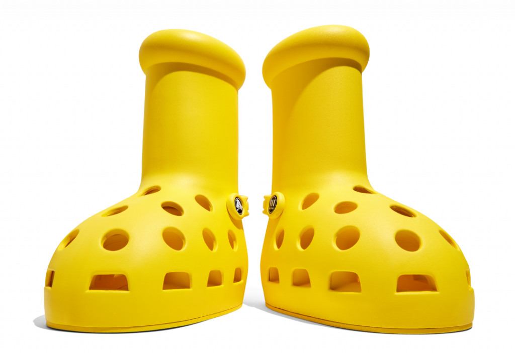 Las fabulosas MSCHF x Crocs Big Red Boot (Yellow). 