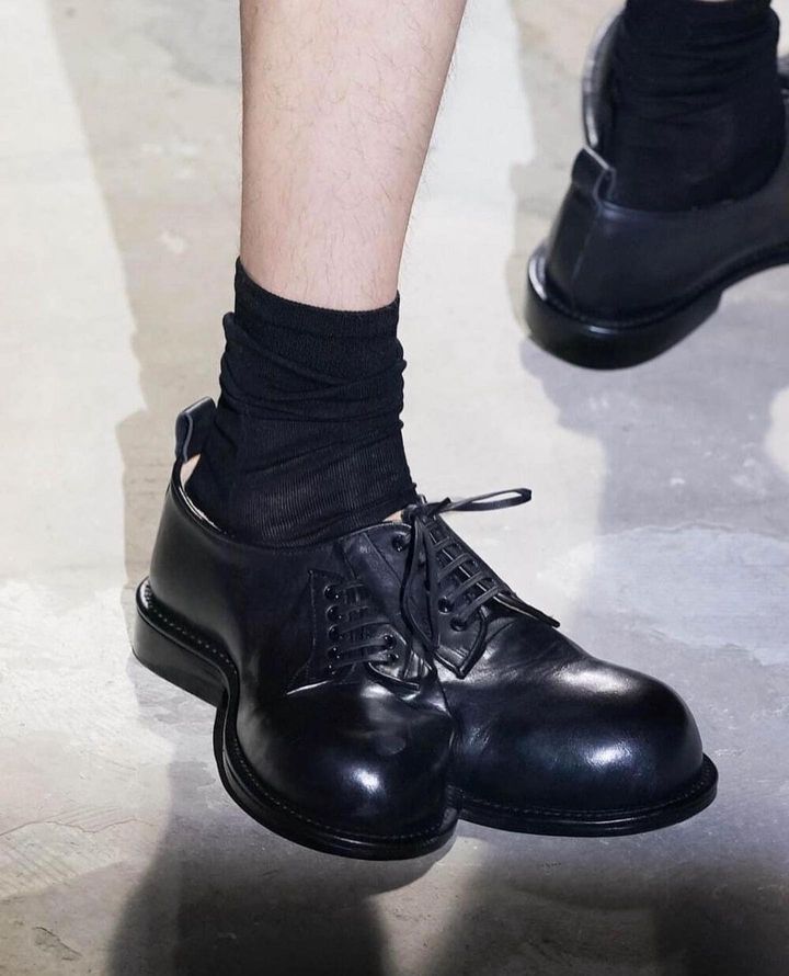 El zapato estrella de la colección primavera 2024 de Comme des Garçons. 
