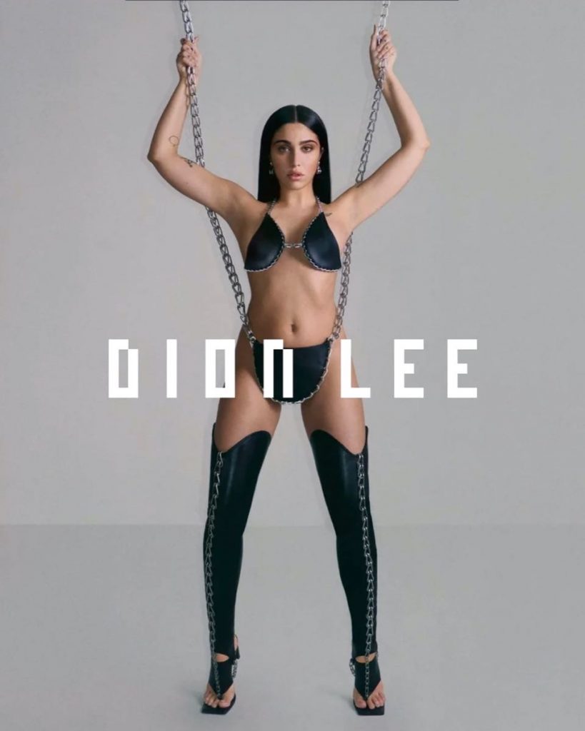 Lourdes Leon “encadenada” en la nueva campaña de Dion Lee "Cage Chain". 