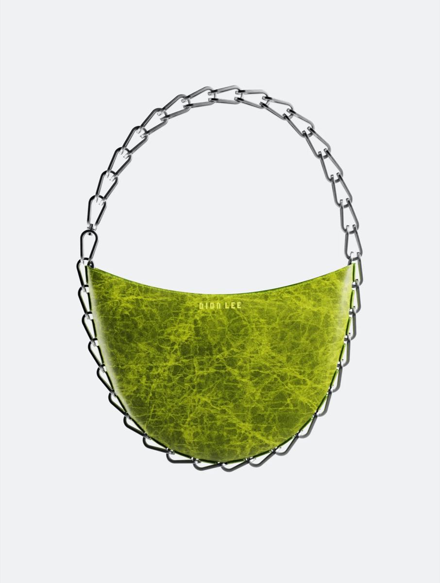 Los accesorios “en cadena” de Dion Lee brillan en una campaña