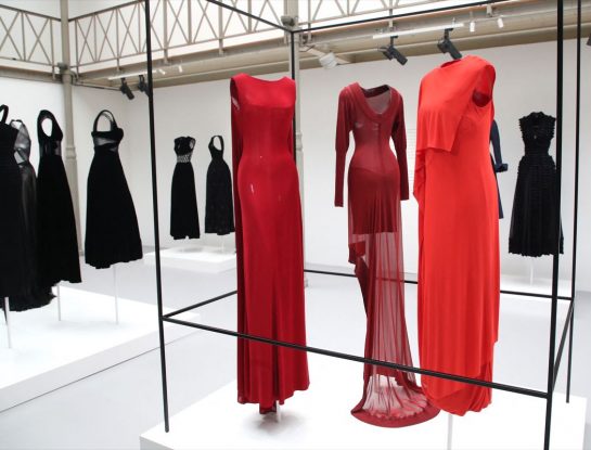 Así es la exposición “Alaïa/Grès, más allá de la moda” que se inauguró en París