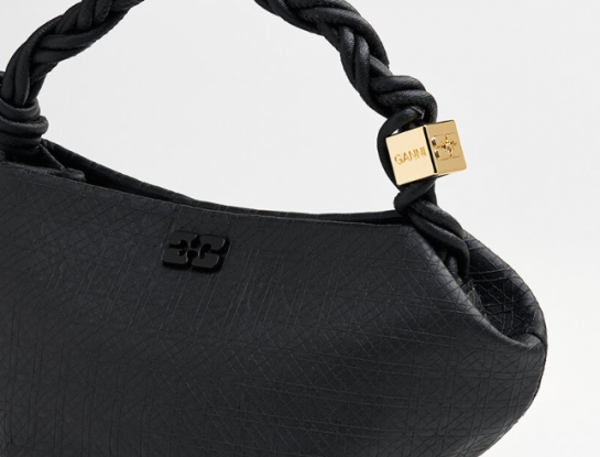 La cartera Bou Bag hecha con tejido bacteriano asombra en London Design Festival 2023