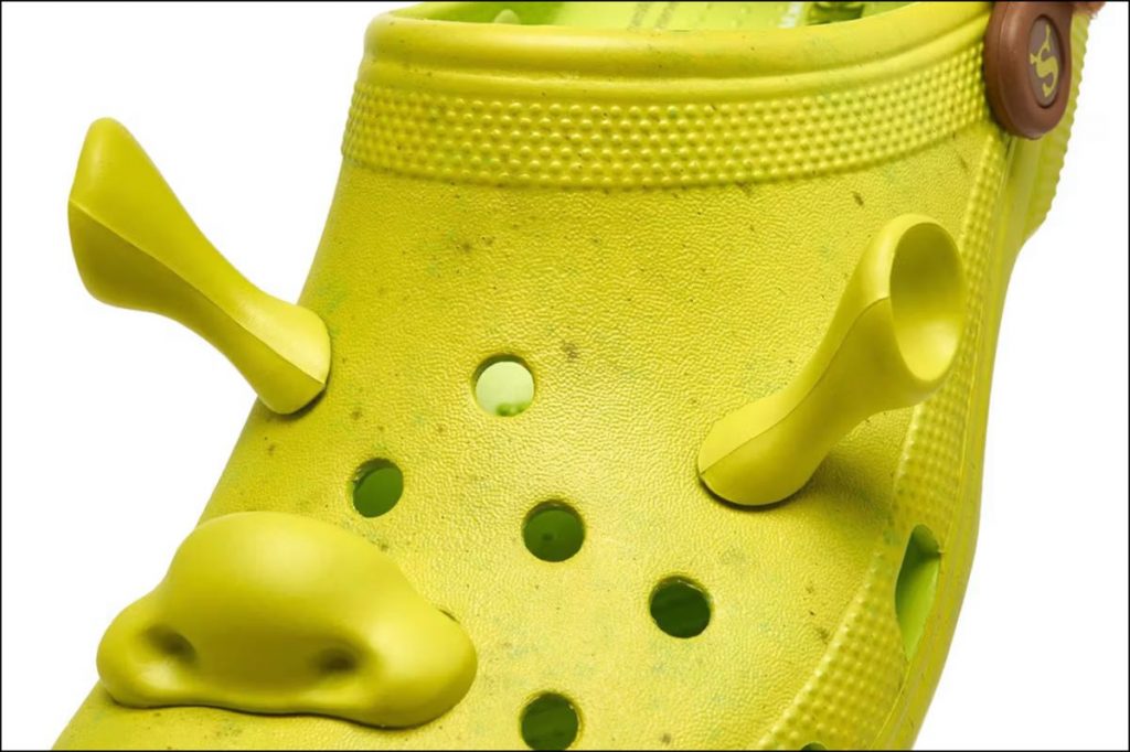 Los Jibbitz que van en los característicos agujeros de las Crocs tienen la forma de las orejas y nariz de Shrek. 