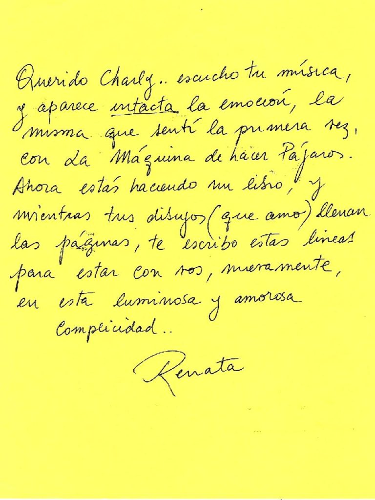 Un mensaje de Renata Schussheim a Charly García en la muestra "Al Rojo Vivo" en La Recoleta.