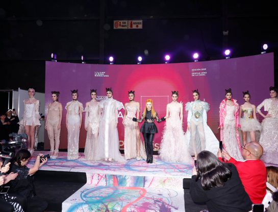 La moda romántica de Vero de la Canal le puso fantasía al cierre de los desfiles en feria Puro Diseño 2023