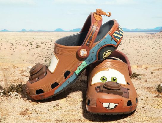 Así son las nuevas Crocs inspiradas en el divertido personaje Mate de “Cars”