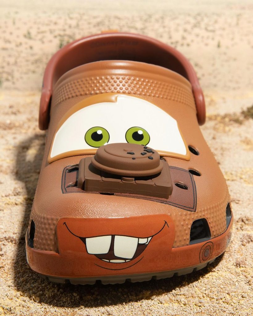Las Crocs Tow “Mate” Mater ¡con como tener un muñeco del personaje de Cars!