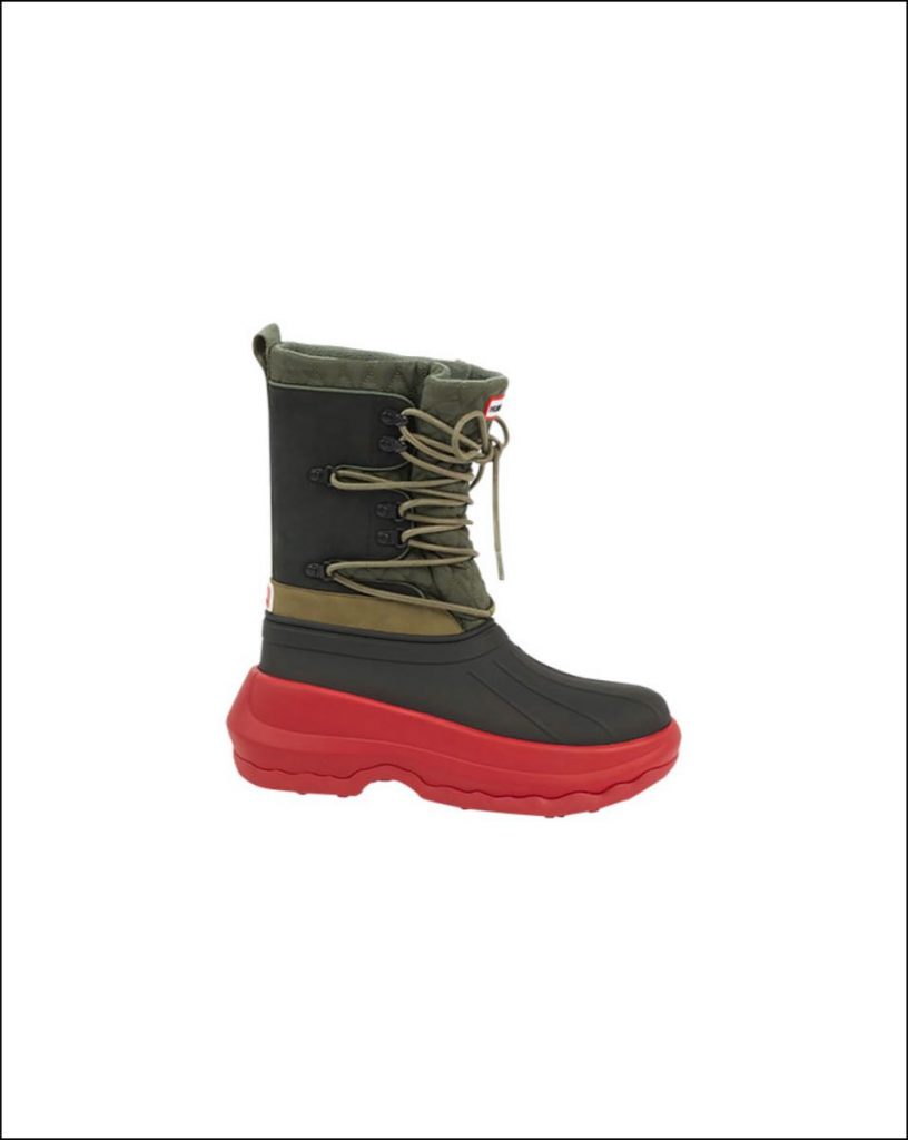 El color y el estilo de KENZO sobre el tradicional calzado de inspiración militar de Hunter. 