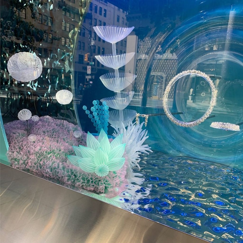 Mariko Kusumoto crea universos acuáticos con telas. 