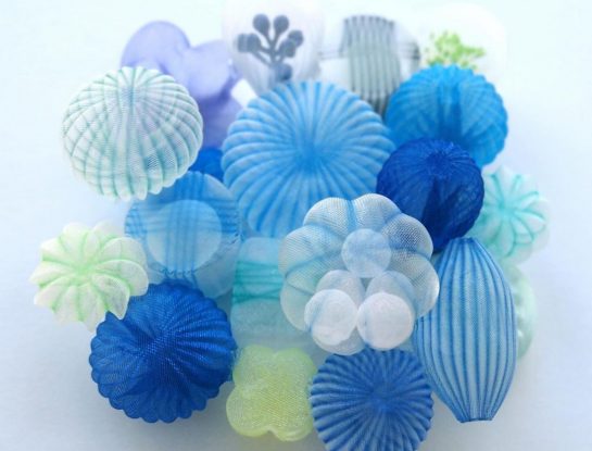 Bienvenidos al maravilloso mundo de Mariko Kusumoto: la artista y diseñadora crea universos acuáticos con telas
