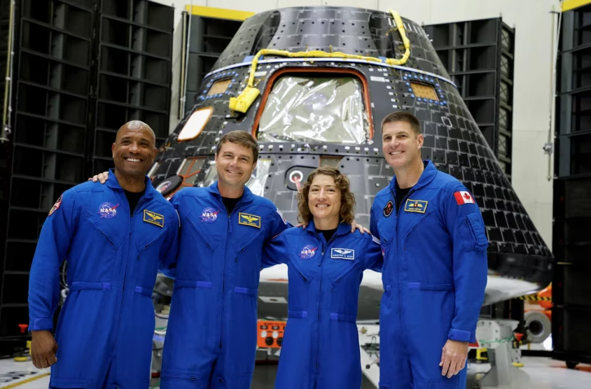Los astronautas estadounidenses Christina Koch, Victor Glover y Reid Wiseman y el canadiense Jeremy Hansen viajarán a la Luna.