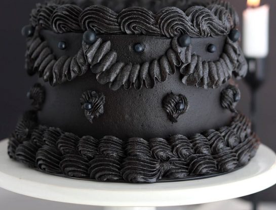Así es la "torta de terciopelo negro" más dulce y con diseño de Halloween 2023
