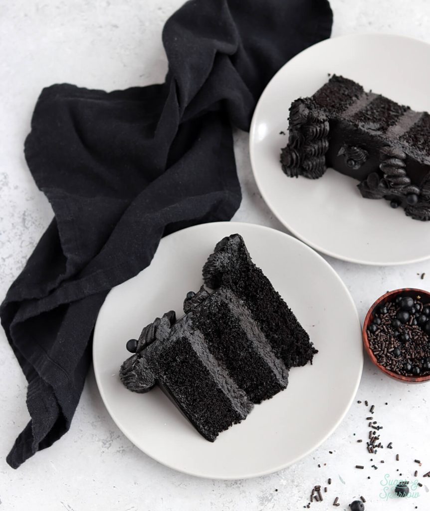 La torta de terciopelo negro (Black Velvet Cake) está hecha a base de cacao negro en polvo. 