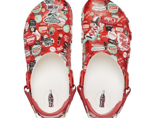 La colaboración de Crocs y Coca Cola le pone color y sabor al diseño de calzado para las fiestas