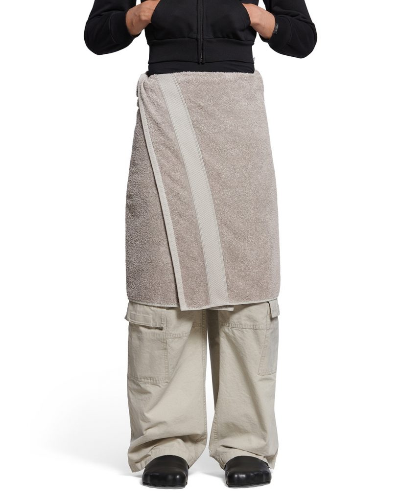 La sorprendente “towel skirt” de Balenciaga. 