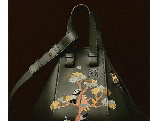 Una fascinante colección de carteras de Loewe con el arte de Suna Fujita