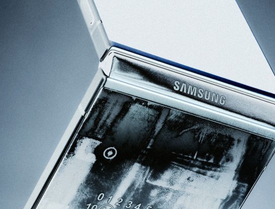 Así es el Samsung x Maison Margiela Galaxy Z Flip5, el teléfono más fashionista y cyber del año