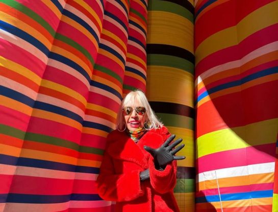 Marta Minujín conquista Times Square: ¡Arte! ¡Arte! ¡Arte! en Nueva York