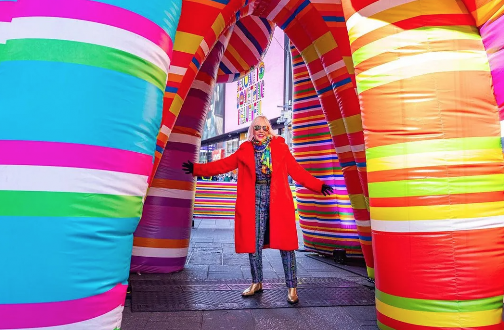 La obra “voladora, inflable y blanda” de Minujín en Nueva York tiene 9 metros de altura y consta de 16 piezas. 
