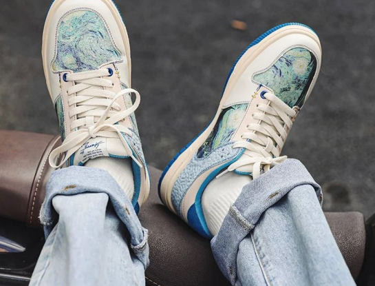 7 datos sobre “La Noche Estrellada” de Van Gogh (¡y unas zapatillas impresionantes!)