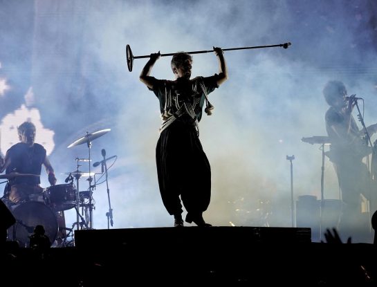 Así es la prenda más espectacular que usó Adrián Dárgelos en el show de Babasónicos en el Campo de Polo