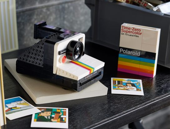 Esta cámara Polaroid hecha con piezas de Lego ¡enamora instantáneamente!