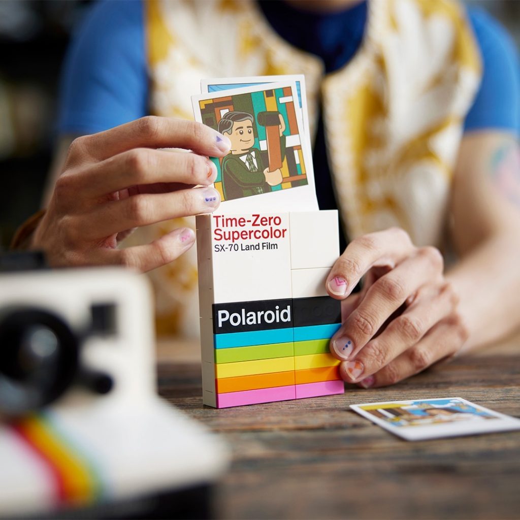 La cámara Polaroid OneStep SX-70 es un lanzamiento de Lego Ideas a partir de proyectos de sus fans. 