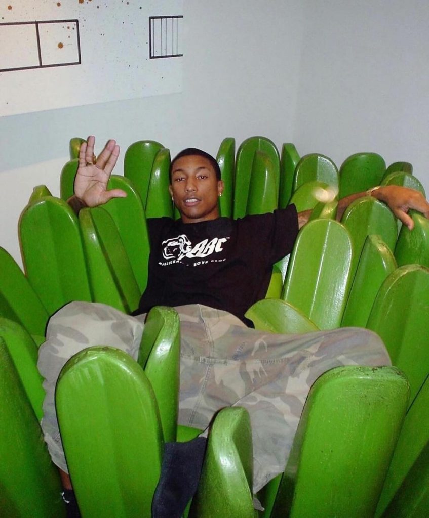 Pharrell Williams, un referente del diseño fan del sofá Prantone. 