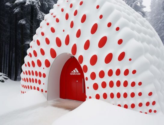 Así diseñaría Yayoi Kusama una tienda de adidas ¡a lunares!