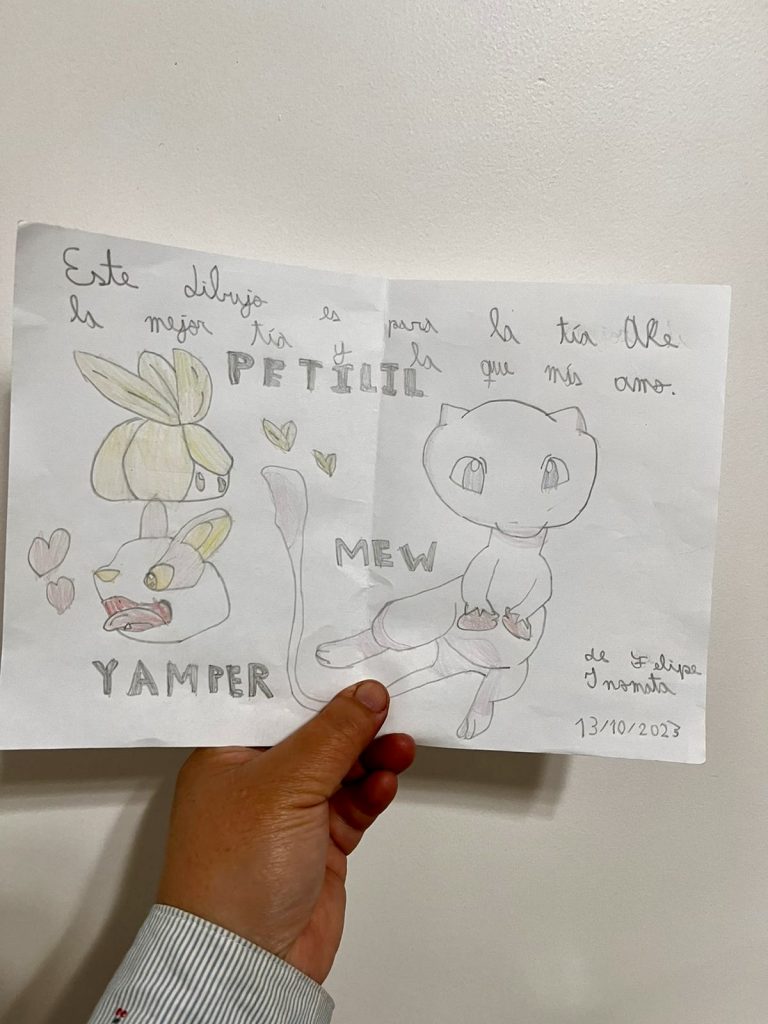 Los dibujos que le regalan sus sobrinos inspiran a la chef Ana Irie para su homenaje a Pokémon, un ícono pop de la cultura japonesa. 
