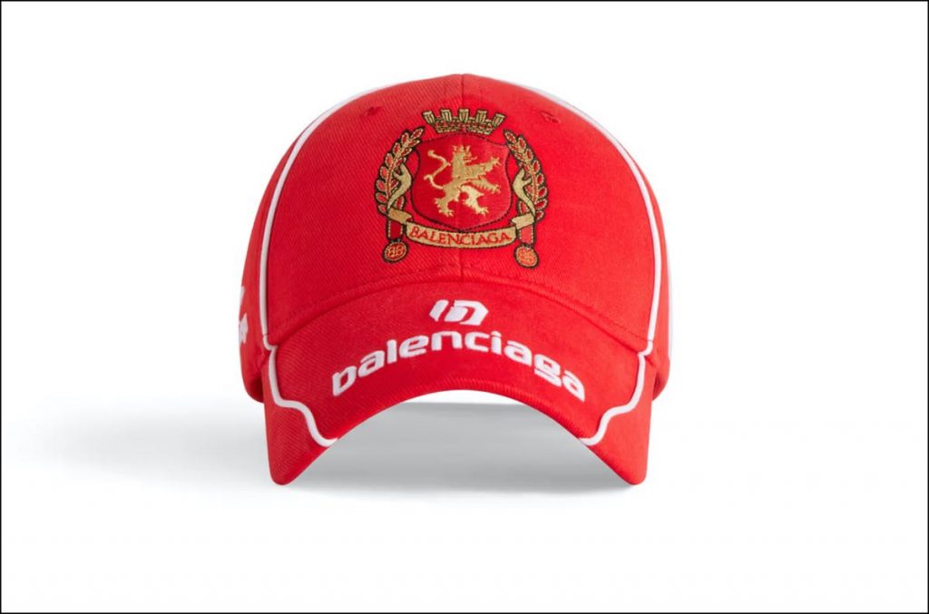 La gorra, uno de los accesorios de la línea de edición limitada Soccer Series x Balenciaga. 