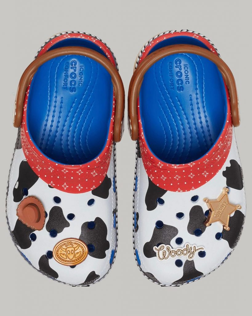Crocs x Toy Story "Woody"... ¡Hay Jibbitzs en mi bota!