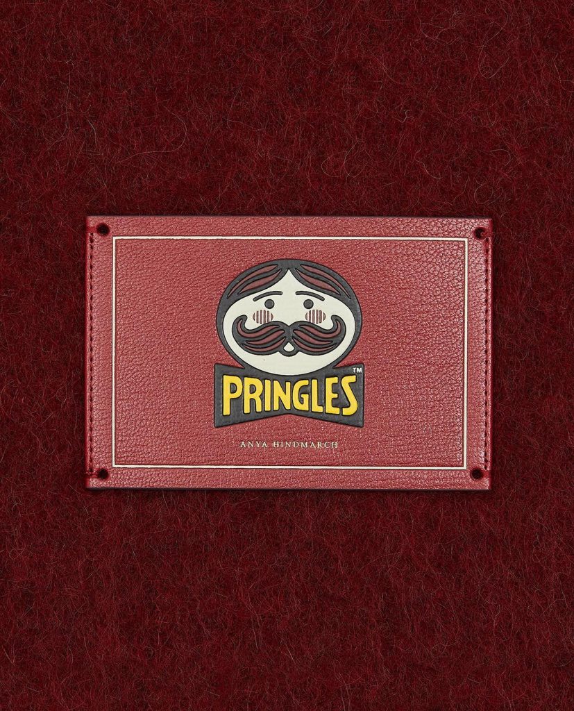 Julius Pringle en la etiqueta de la manta de Anya Brands. 