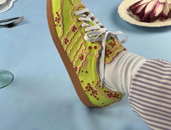 La nueva zapatilla sensación de adidas tiene un diseño ¡inspirado en una servilleta!