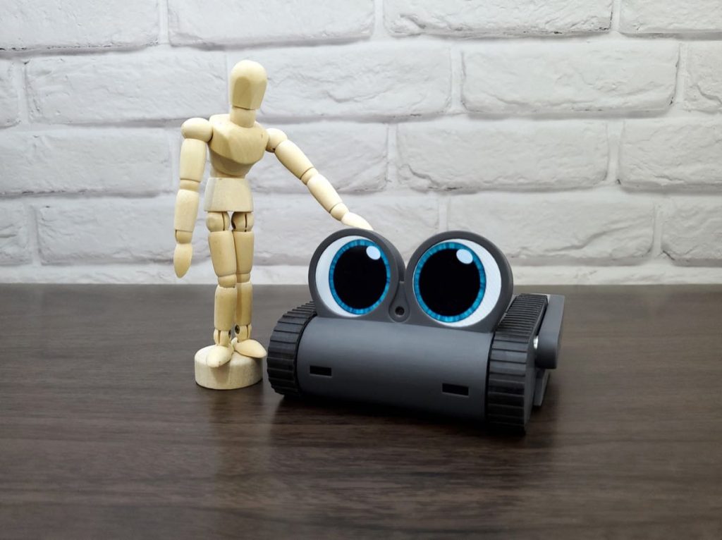 El robot Doly fue lanzado por la startup canadiense de tecnología Limibit. 