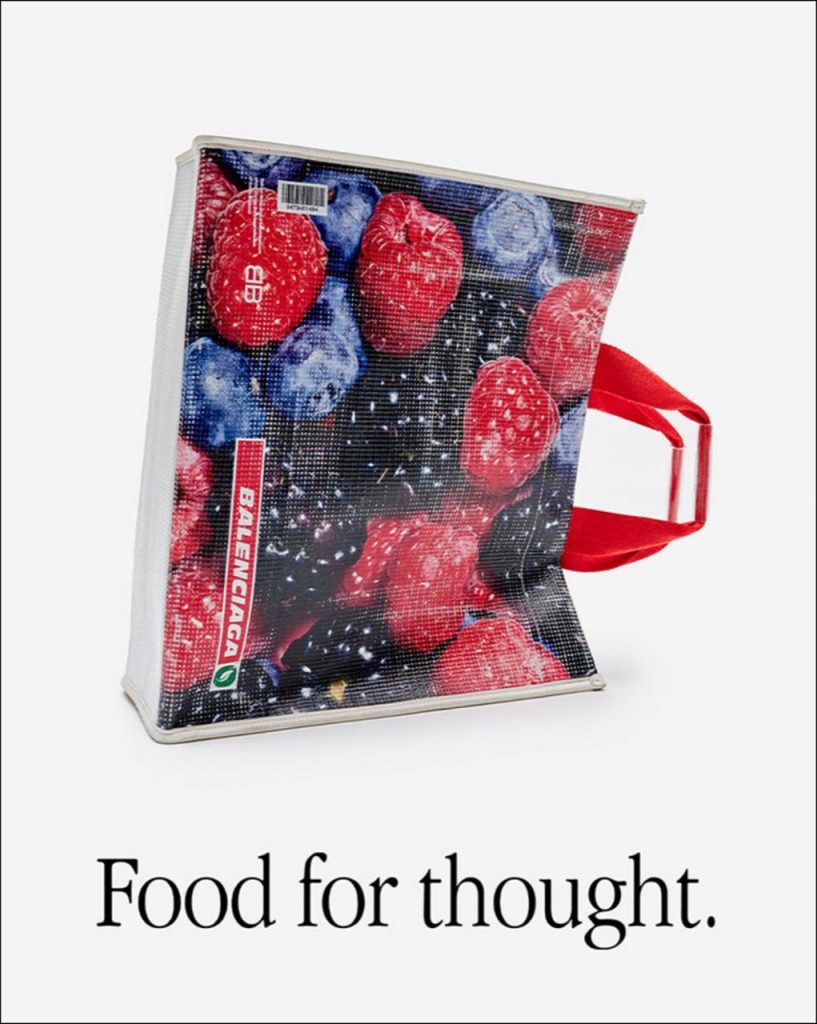 Las bayas, "alimento para el pensamiento" según la campaña “It´s Different” de Balenciaga. 