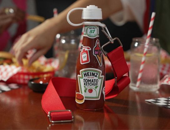La “botella de ketchup de Apoyo Emocional” de Heinz es el regalo más extraño del Día de los Enamorados 2024