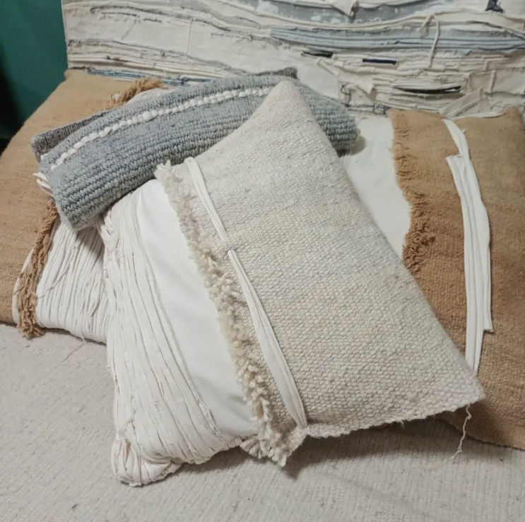 Piezas textiles de la factoría artesanal de Sabina Tiemroth. 