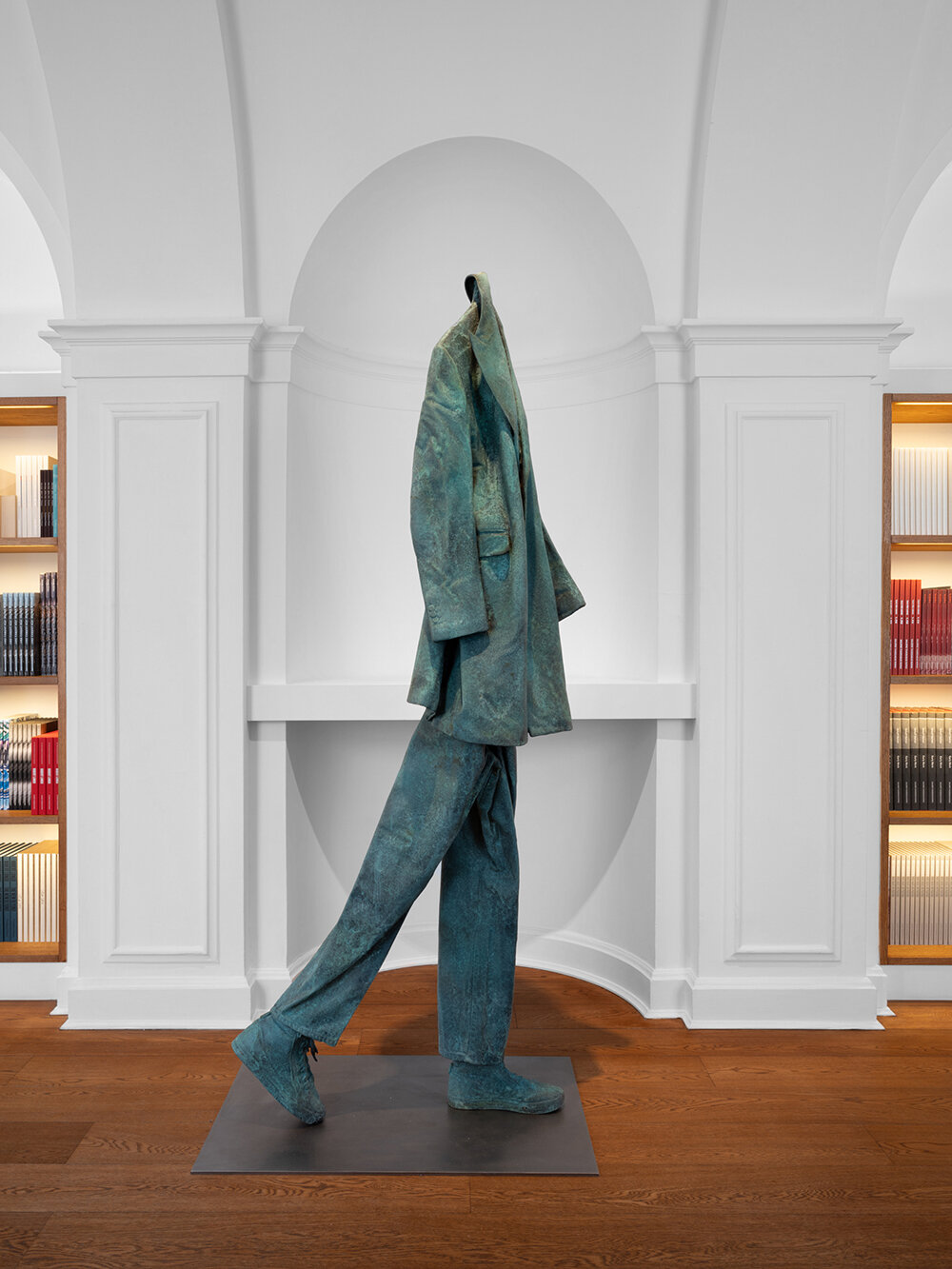 El Artista Erwin Wurm Conquista Londres Con Sus Alucinantes Esculturas el-artista-erwin-wurm-conquista-londres-con-sus-alucinantes-esculturas